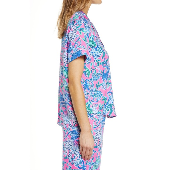 Lilly Pulitzer Untamed Hearts Blouse or PJ Top - Picture 3 of 4